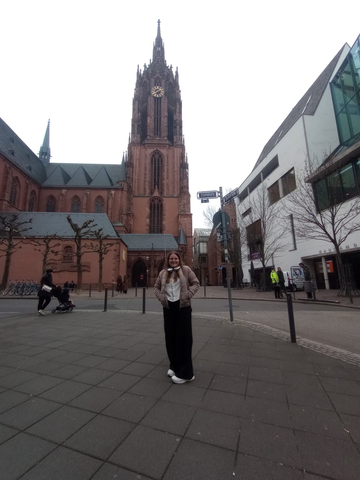 Estudante do IFSC Vitória Girardi na Espanha