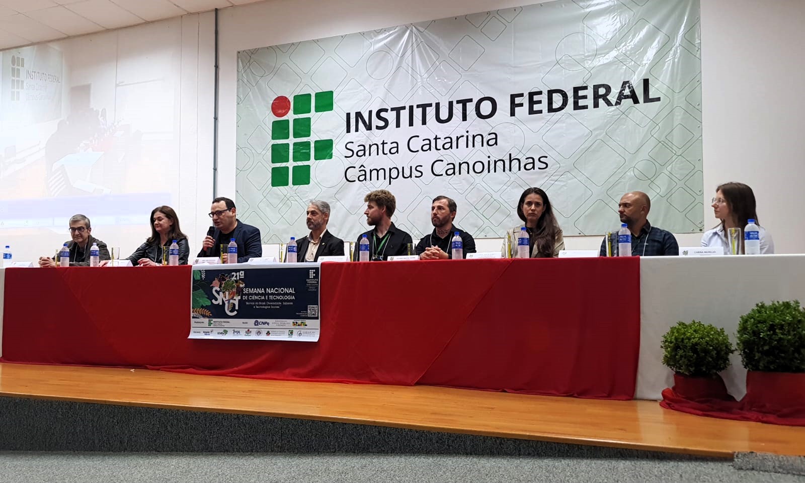 Abertura oficial contou com servidores do IFSC e autoridades externas