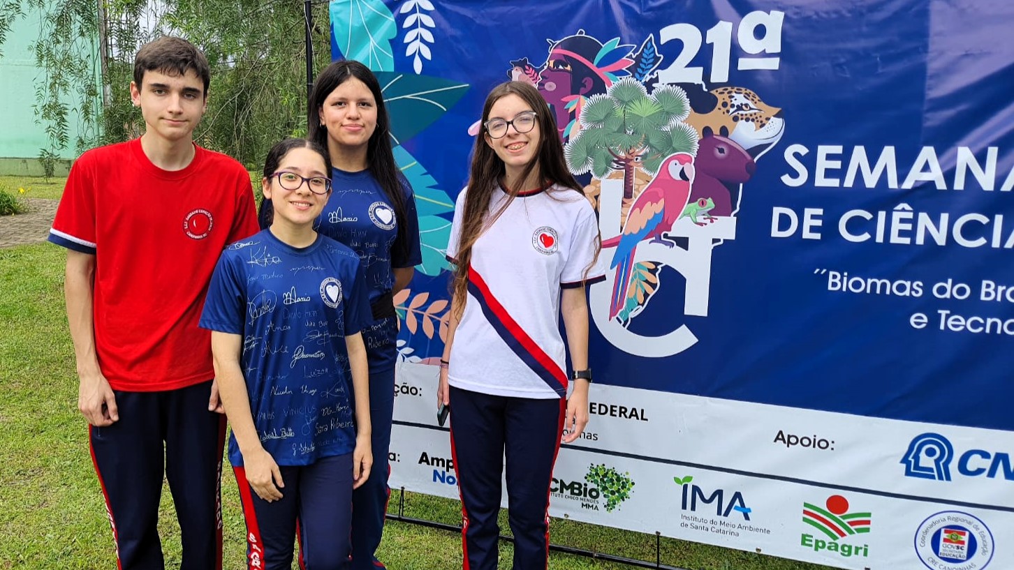 Enzo, Sara, Ana Júlia e Natália, da Escola Sagrado Coração de Jesus