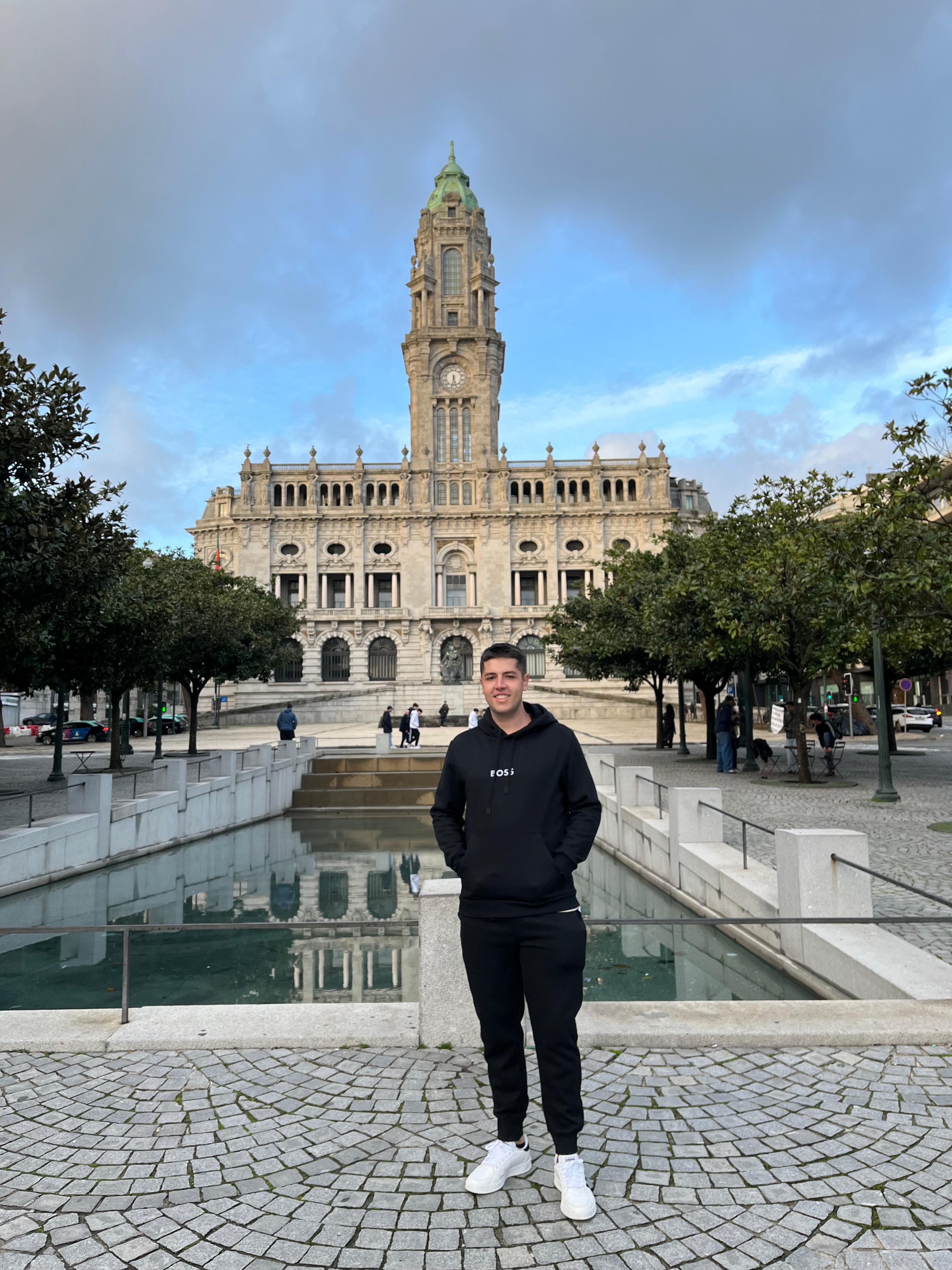 João Pedro Luca Bressiani, do Câmpus Florianópolis, em intercâmbio no ISEP, em Portugal